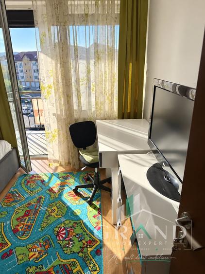 Apartament cu 3 camere semidecomandat, mobilat în Bună Ziua