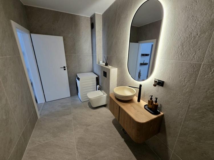 Apartament cu 3 camere decomandat, mobilat în Central