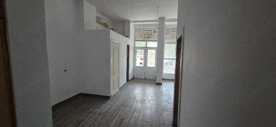 Spațiu comercial, de 70 mp, în Valea