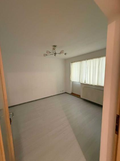 Apartament cu 4 camere decomandat în Rahova