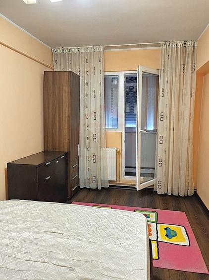 Apartament cu 3 camere decomandat, mobilat în Siderurgiștilor