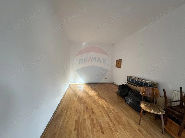 Casă cu 3 camere cu Teren 572 Mp în Central