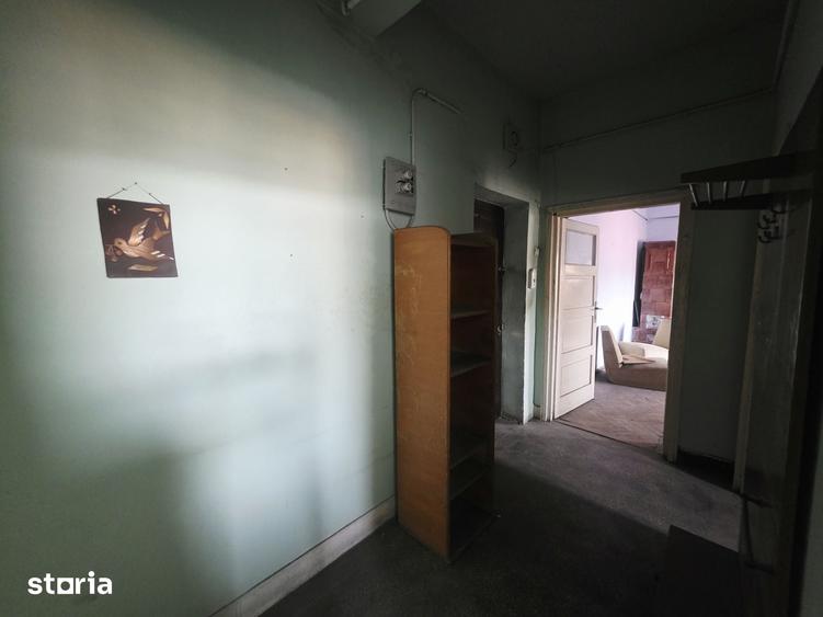 Apartament cu 2 camere semidecomandat în Tractorul
