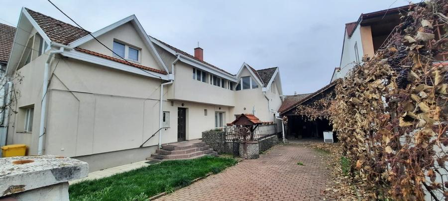 Casă individuală cu 5 camere cu Canalizare în 7 Noiembrie
