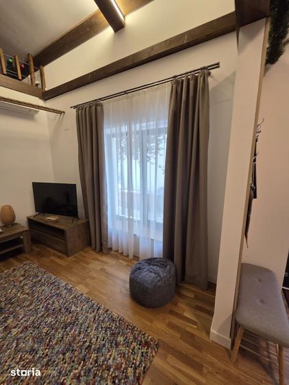 Casă cu 5 camere cu Teren 286 Mp în 1 Mai