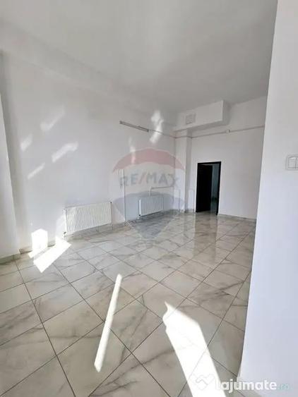 Spa?iu comercial de 40mp de inchiriat in zona 1 Mai - 2