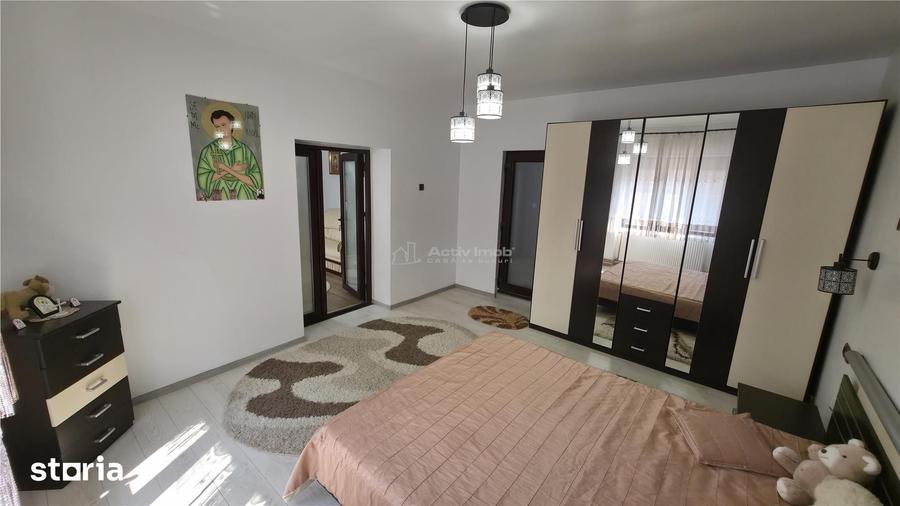 Casă cu 8 camere cu Teren 432 Mp în Central