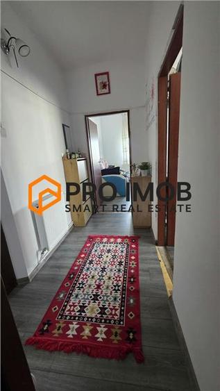Apartament cu 2 camere decomandat, mobilat în Broșteni