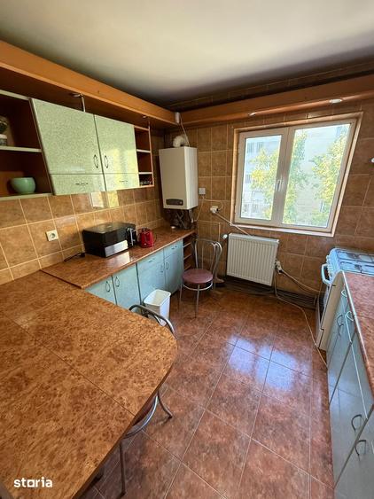 Apartament cu 3 camere semidecomandat în Brazda lui Novac