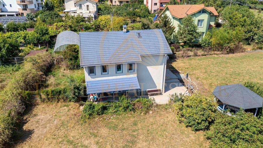 Casă individuală cu 5 camere cu Canalizare în Nord