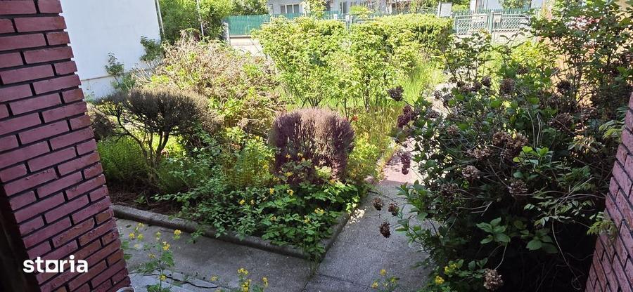 Casă cu 3 camere cu Canalizare în Central