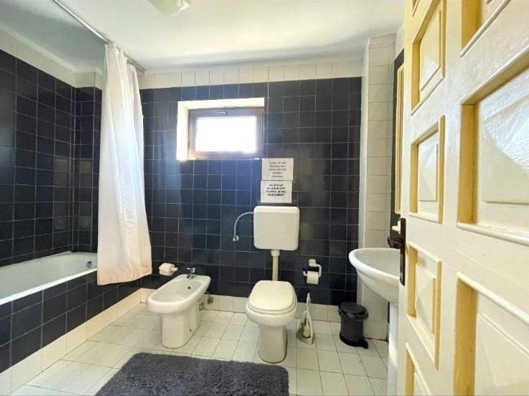 Casă individuală cu 5 camere cu Canalizare în Castelul Peleș