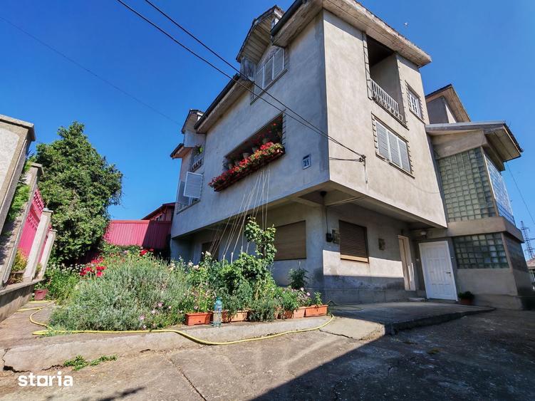 Apartament cu 4 camere decomandat în Central