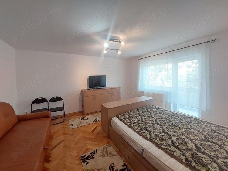 Garsonieră decomandată în Central
