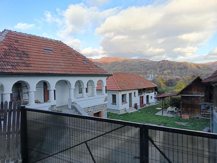 Casă cu 2 camere decomandat în Oeștii Ungureni