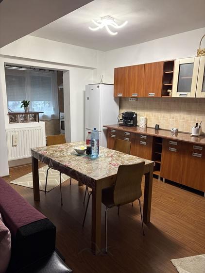 Apartament cu 2 camere decomandat în Școlilor