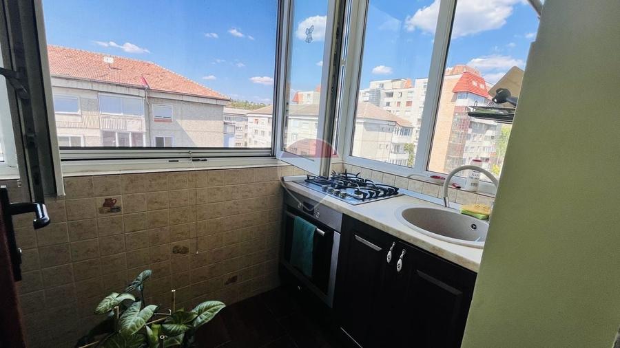 Apartament cu 3 camere decomandat, mobilat în Dragoș Vodă