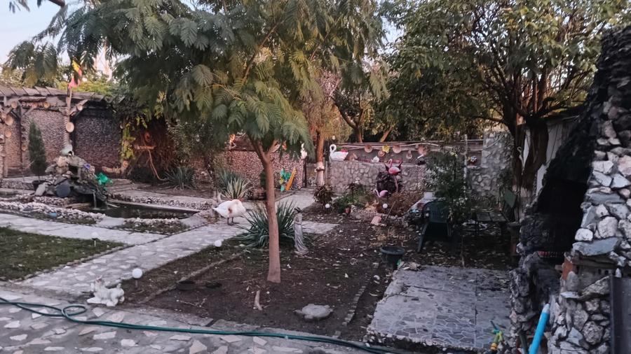 Casă individuală cu 4 camere cu Canalizare în Bariera Vâlcii
