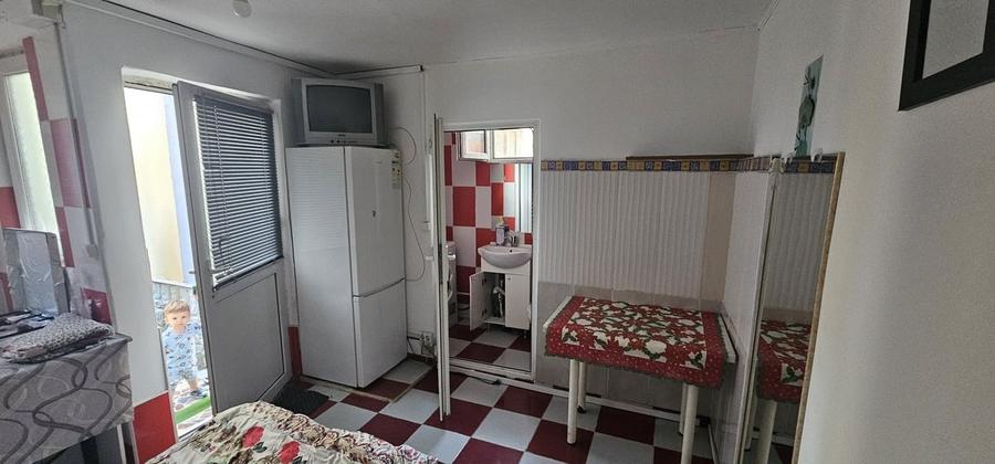 Garsonieră decomandată în Titan