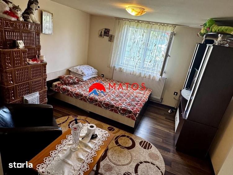 Casă cu 4 camere cu Teren 1387 Mp în Cornu