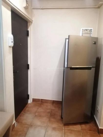 Apartament cu 2 camere semidecomandat în Calea București