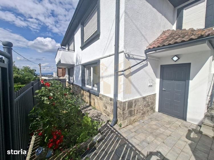 Apartament cu 2 camere semidecomandat în Brașovul Vechi