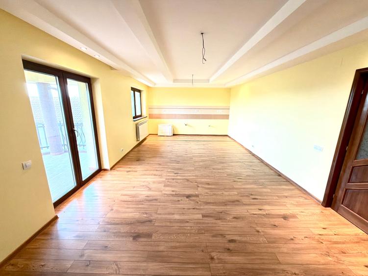 Casă individuală cu 7 camere cu Canalizare în Nicolae Bălcescu