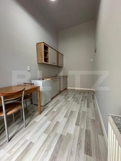 Apartament cu 2 camere semidecomandat, mobilat în Central