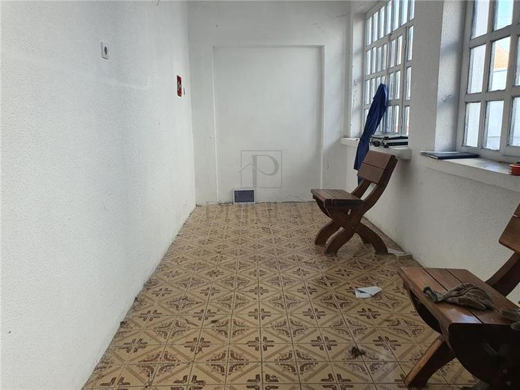 Casă individuală cu 6 camere cu Canalizare în Fratelia