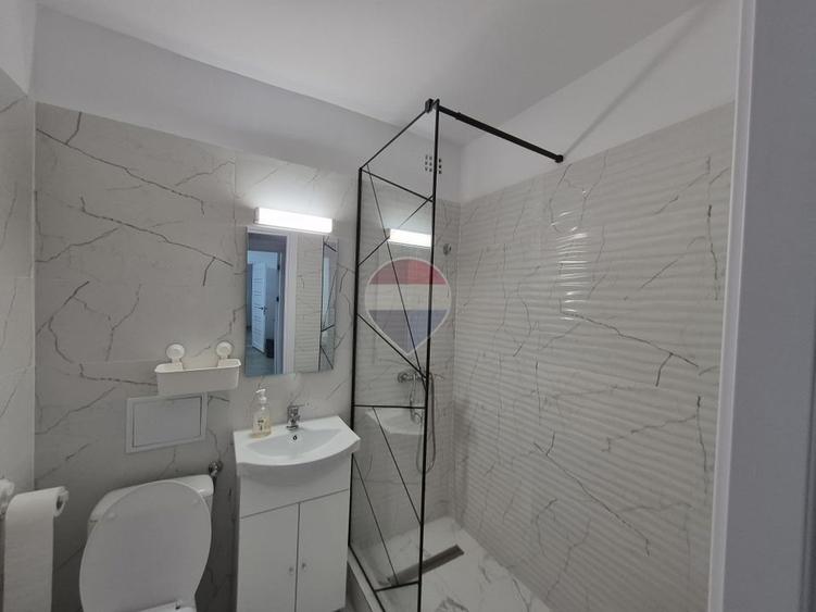 Apartament cu 3 camere semidecomandat, mobilat în Sălaj