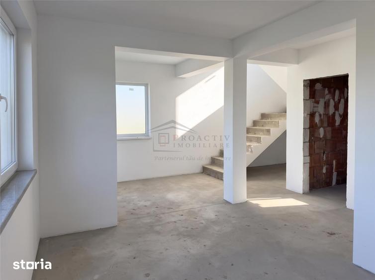 Casă cu 4 camere decomandat cu Teren 250 Mp în Ipotești