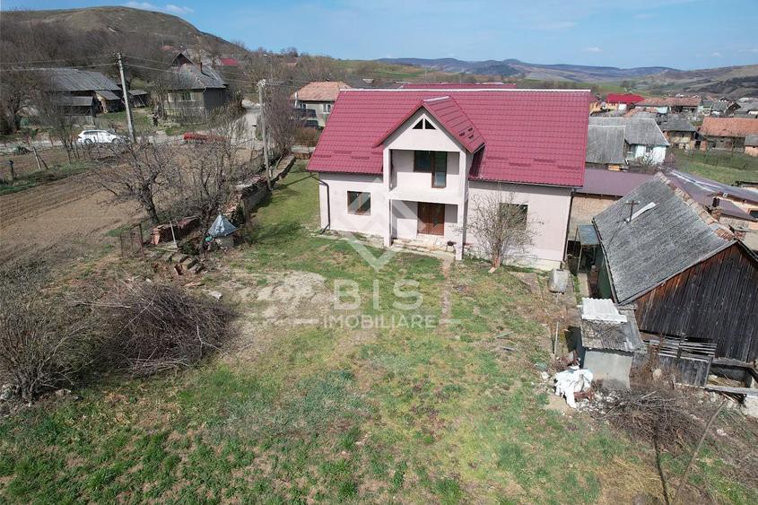 Casă individuală cu 4 camere cu Canalizare în Central