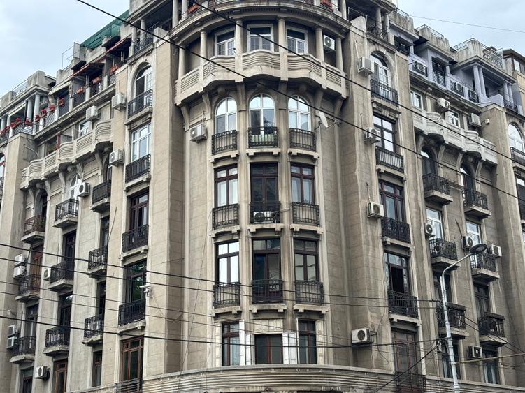 Apartament cu 5 camere decomandat în Cișmigiu