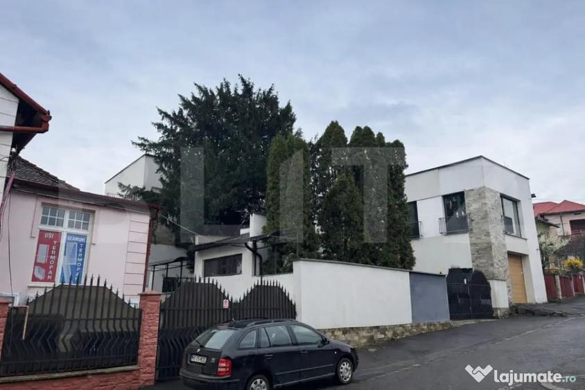 Casă cu 3 camere cu Teren 987 Mp în Central