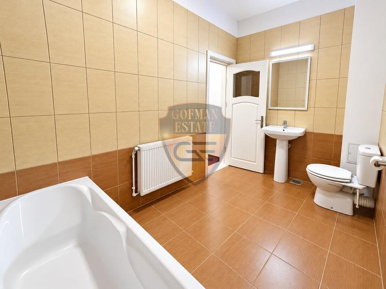 Casă individuală cu 12 camere cu Canalizare în I. C. Brătianu