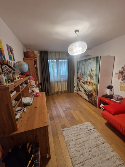 Casă cu 7 camere cu Garaj în Nord-Est