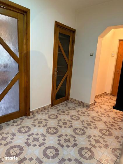 Apartament cu 3 camere decomandat în Ștefan cel Mare