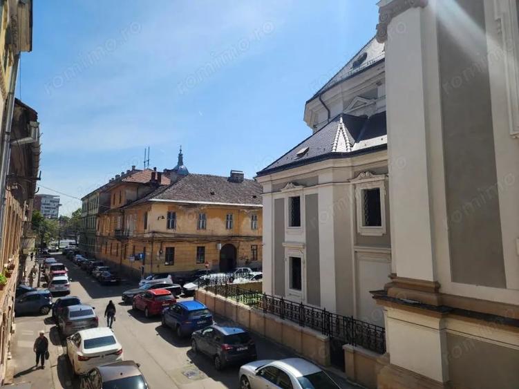 Apartament cu 2 camere semidecomandat în P-ța Unirii