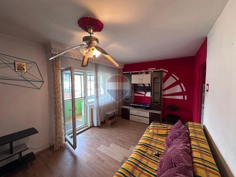 DE VANZARE-apartament 1 camera cu balcon - 2
