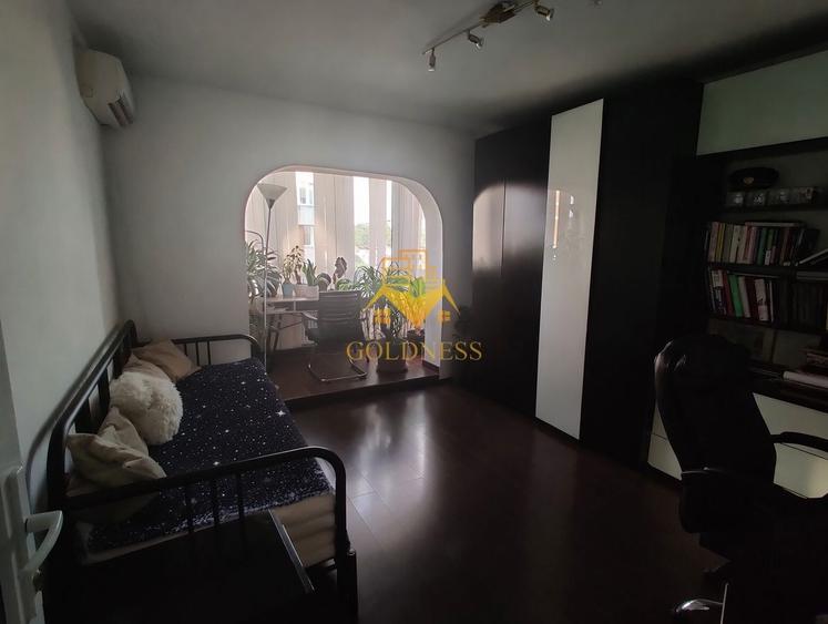 Apartament cu 4 camere decomandat, mobilat în Plopilor