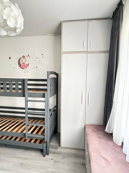 Apartament cu 3 camere decomandat, mobilat în Nicolina