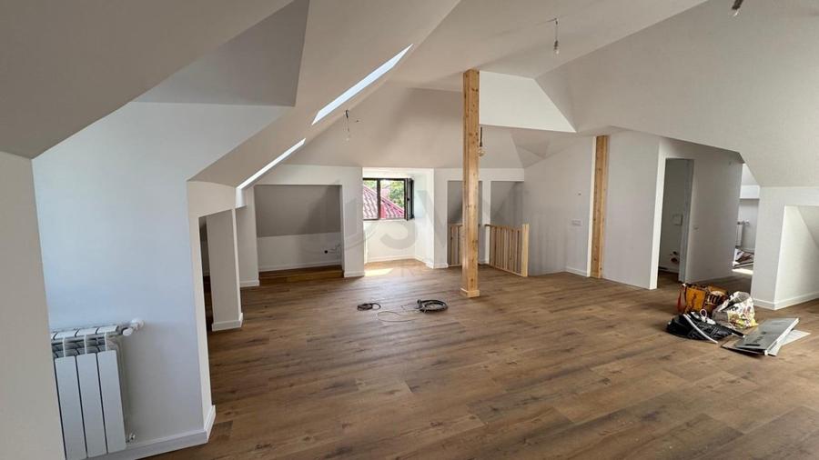 Apartament cu 5 camere decomandat în Barbu Văcărescu