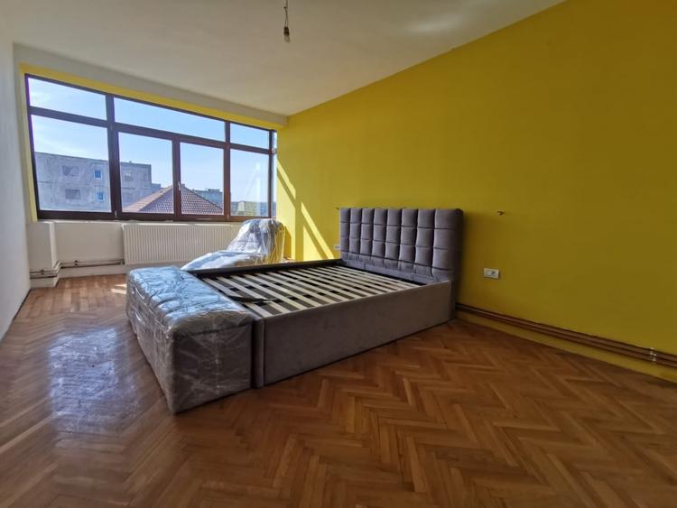 Apartament cu 5 camere decomandat în Elisabetin