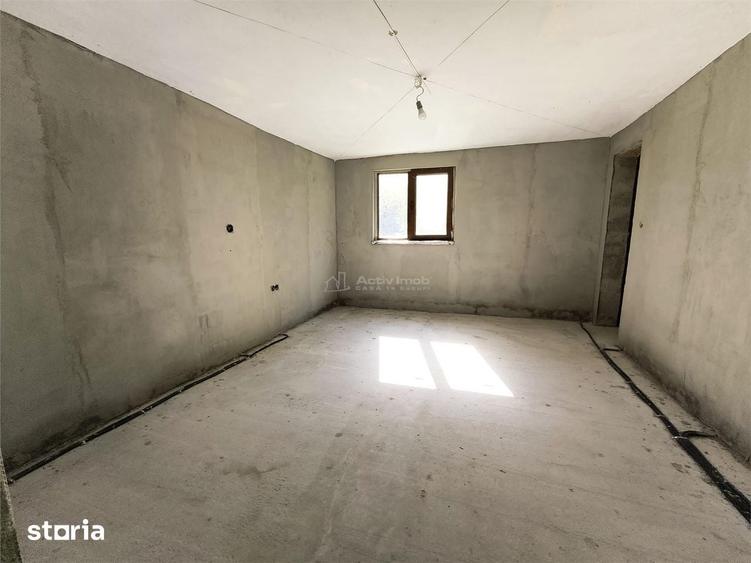Casă cu 7 camere cu Teren 1035 Mp în Central