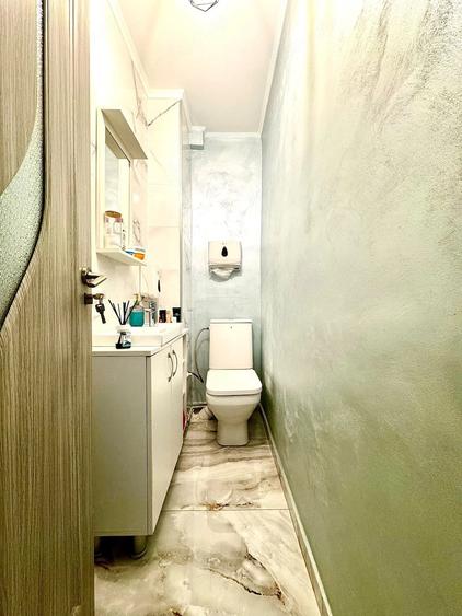 Apartament cu 3 camere semidecomandat în Dâmbovița