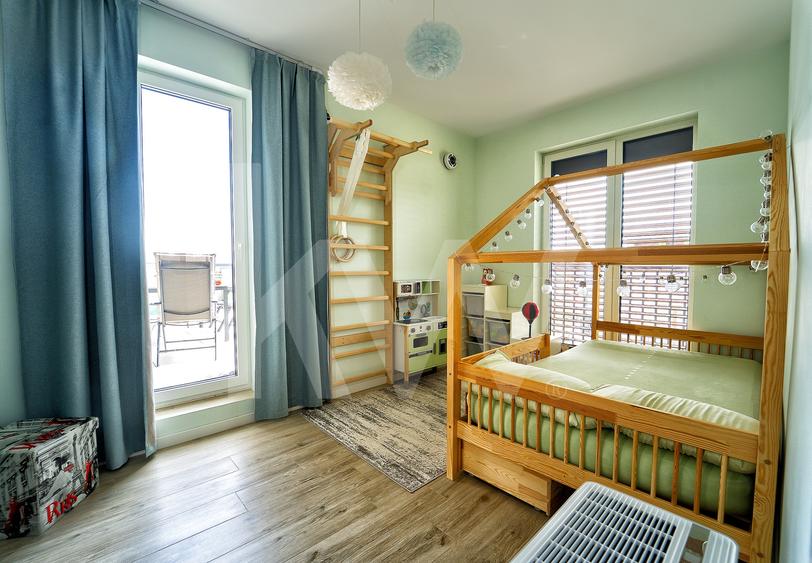 Apartament cu 3 camere semidecomandat, mobilat în Turnișor