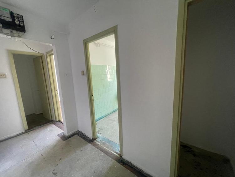 Apartament cu 3 camere semidecomandat în Valea Rosie