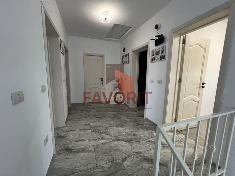 Casă individuală cu 5 camere cu Canalizare în Plopi