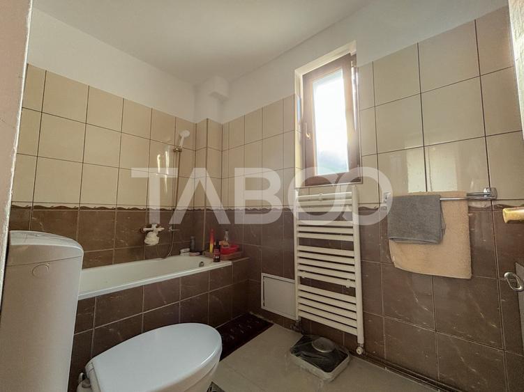 Apartament cu 3 camere semidecomandat, mobilat în Andrei Mureșanu