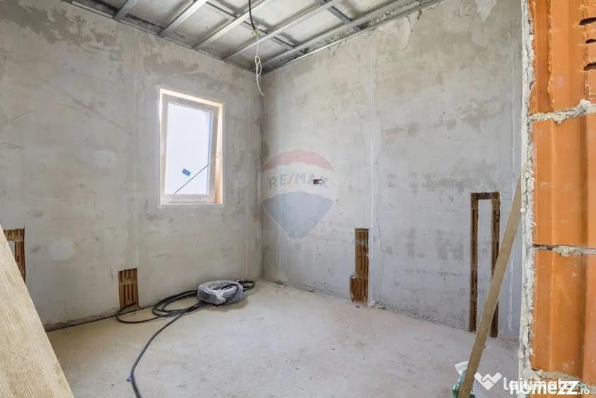 Casă cu 5 camere cu Teren 392 Mp în 6 Vânători